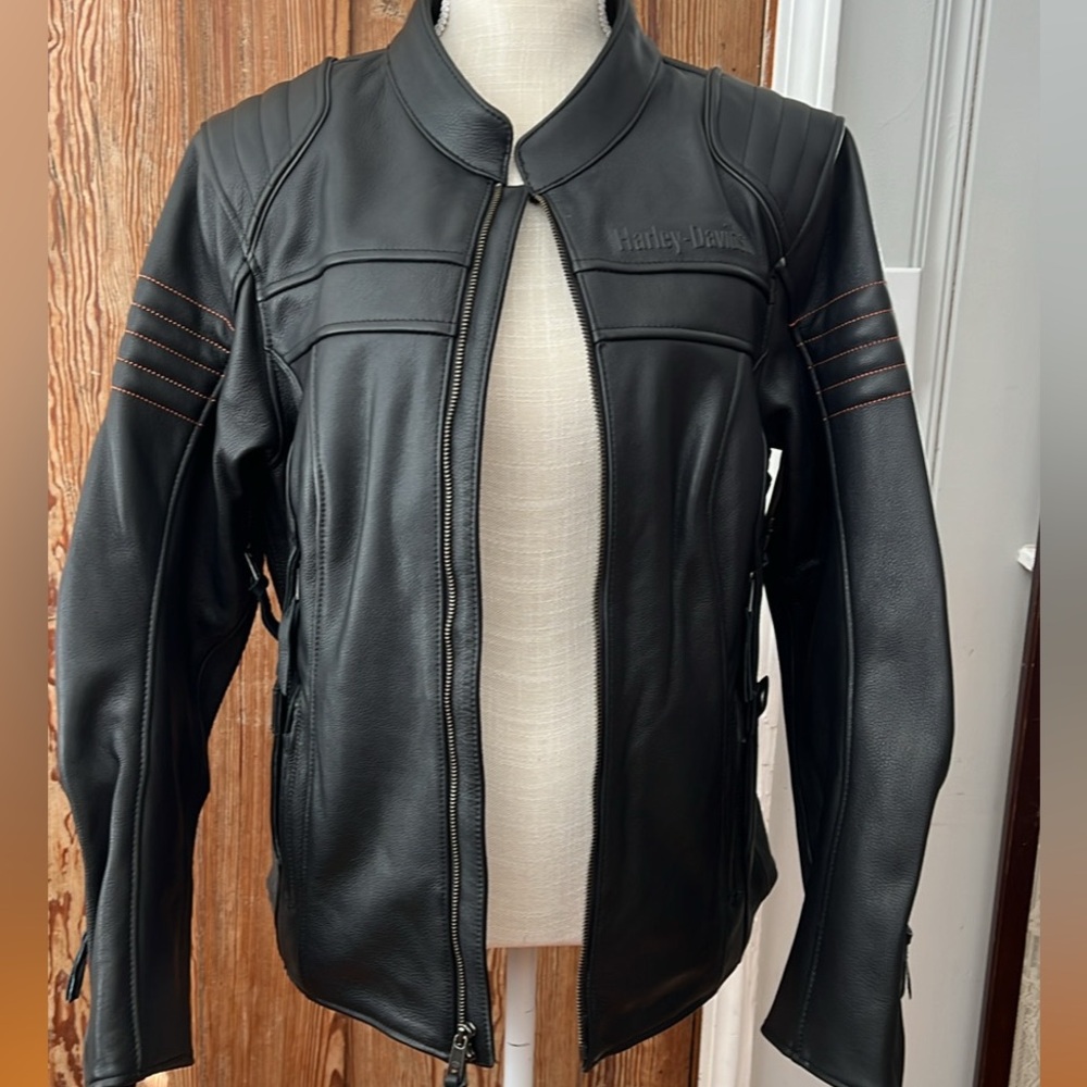 NWT Harley Davidson, genuine leather women’s extra large motorcycle jacket